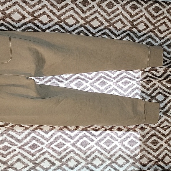 Aritzia TNA CozyAF Fleece Sweatpants - Picture 8 of 10